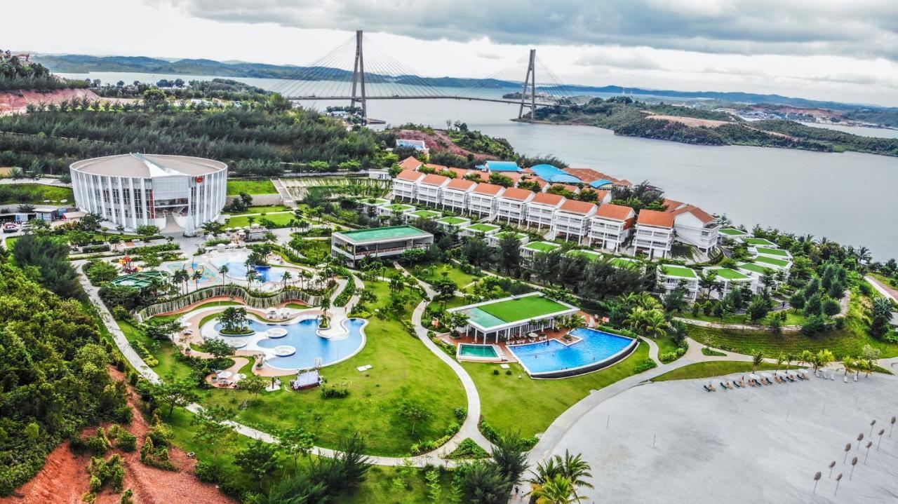 Harris Resort Barelang Batam Sagulung Extérieur photo